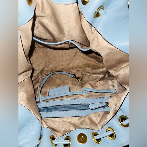 Like New!!!! 🩵. Michael Kors Limited Edition Large Camden Drawstring Bag. - Picture 9 of 10